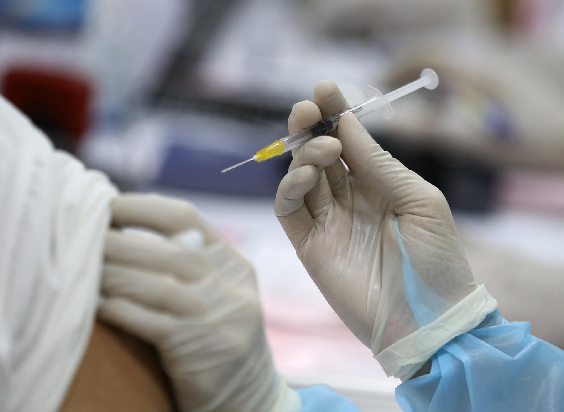 BioNTech: Το εμβόλιο της Pfizer δεν χρειάζεται ακόμη να προσαρμοστεί στις παραλλαγές