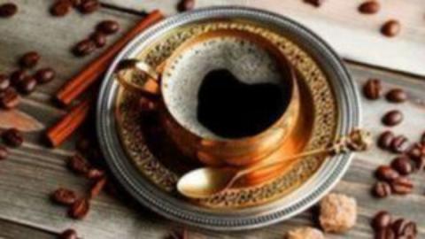 Η πολλή κατανάλωση καφέ και τσαγιού συνδέεται με αυξημένο κίνδυνο για καρκίνο του πνεύμονα