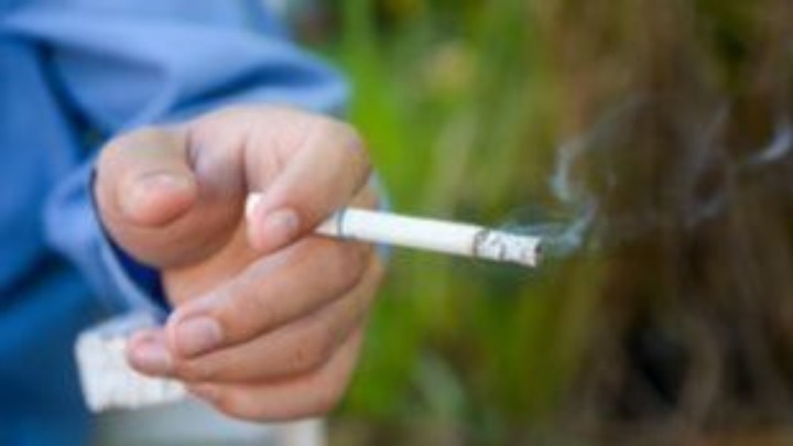 Τα άφιλτρα τσιγάρα σχεδόν διπλασιάζουν τον κίνδυνο θανάτου από καρκίνο των πνευμόνων