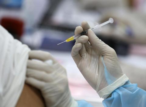 Εμβολιασμοί: 6 απαντήσεις στους αρνητές – Γιατί πρέπει να κάνουμε το εμβόλιο