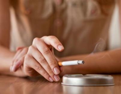 Μεγαλύτερος κίνδυνος για τις γυναίκες το κάπνισμα, ο διάβήτης και η υπέρταση