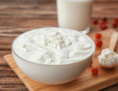 Οστεοπόρωση: Πόσο μειώνει τον κίνδυνο ένα γιαούρτι την ημέρα