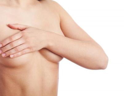 4 ανησυχητικά σημάδια που δείχνουν ότι κινδυνεύεις από καρκίνο του μαστού